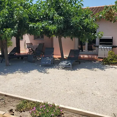 Catalane Avec Grand Jardin, Au Calme, Et Montagne Willa